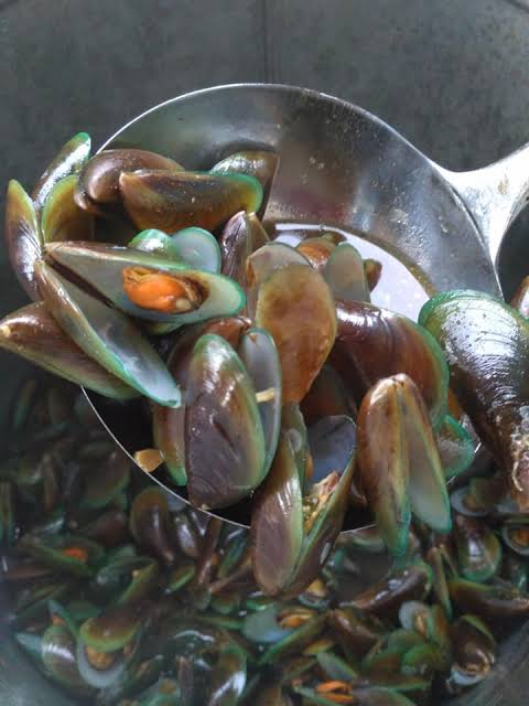 Mr. Kerang, Lezatnya Olahan Kerang Hijau Jalanan di Temanggung. Ini Segudang Manfaatnya!