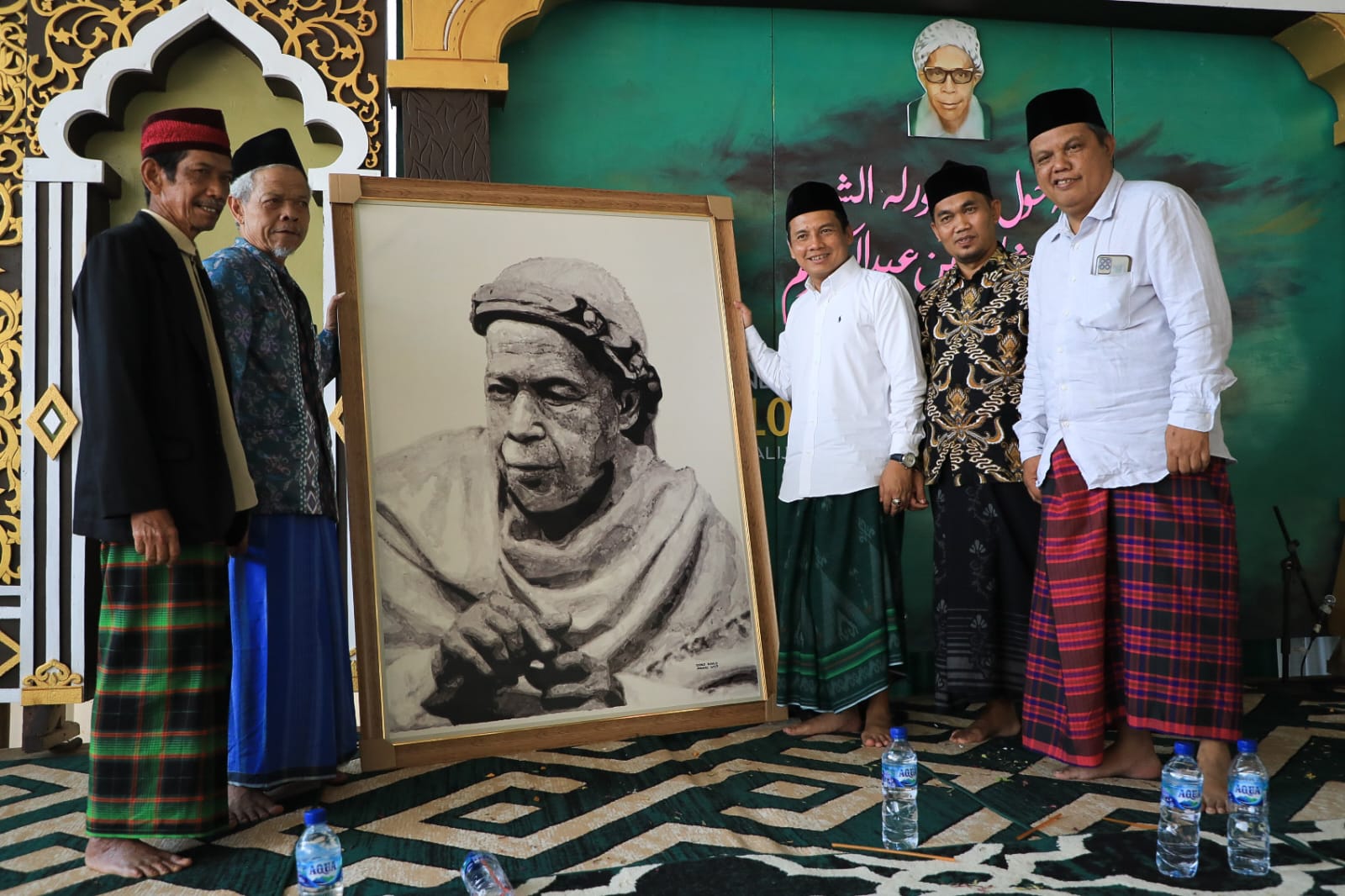 Haul ke-34 KH. Muhammad Hisyam bin Abdul Kariem, PBNU Serahkan Lukisan karya Perupa Berdarah Tionghoa