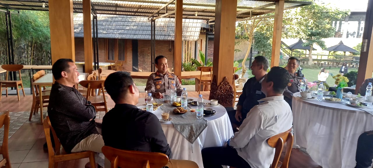 Jumat Curhat, Kapolres Temanggung Bertemu Dengan Pelaku Usaha Wisata Dan Petani Tembakau