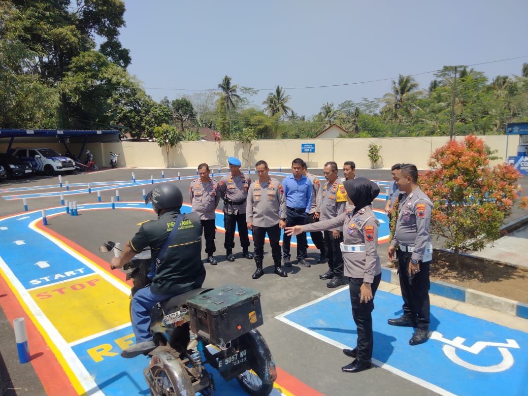 Cegah Pelanggaran Anggota, Kapolres Temanggung Beserta Si Propam Dan Pejabat Utama Cek Tempat Pelayanan Publik