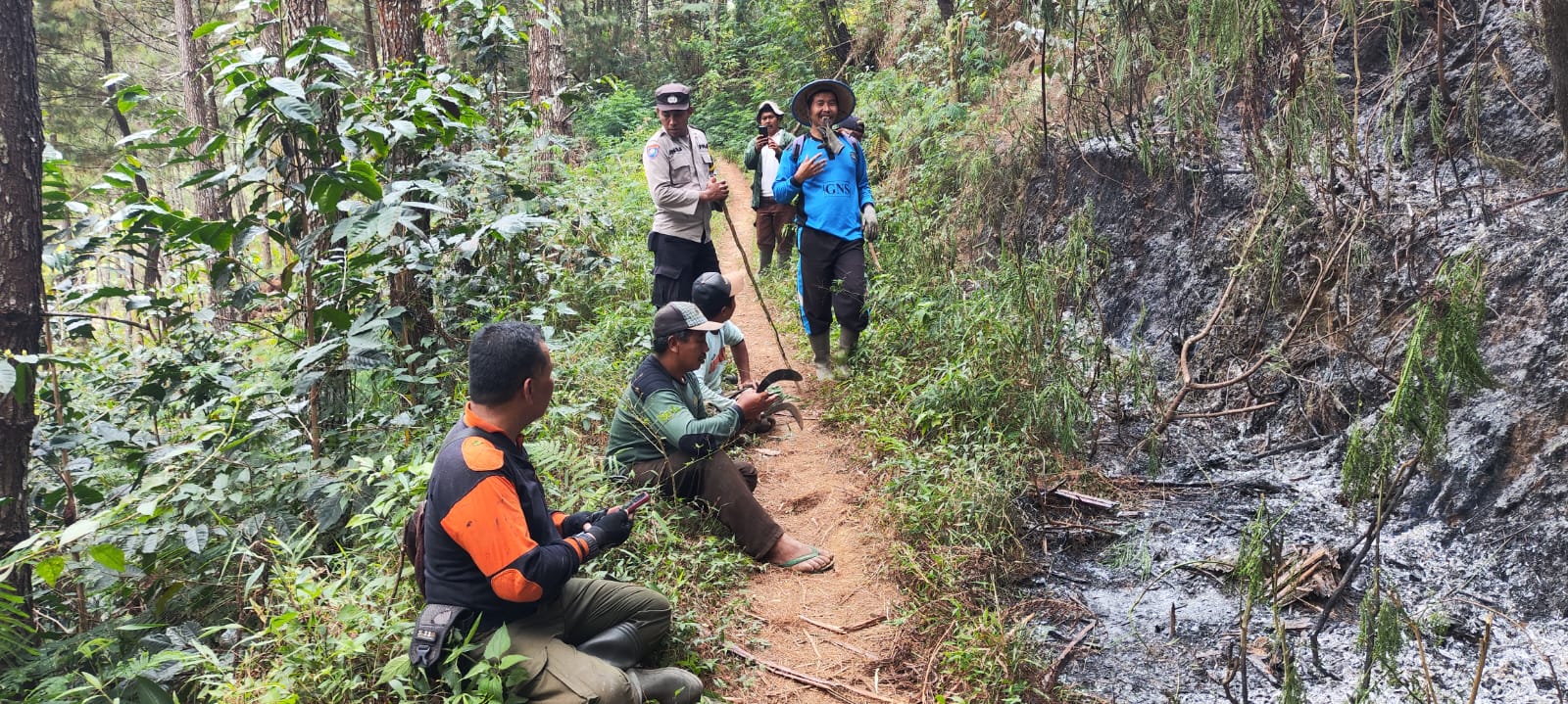 Antisipasi Kebakaran Lahan Perhutani, Petugas Gabungan Lakukan Pemadaman dan Patroli