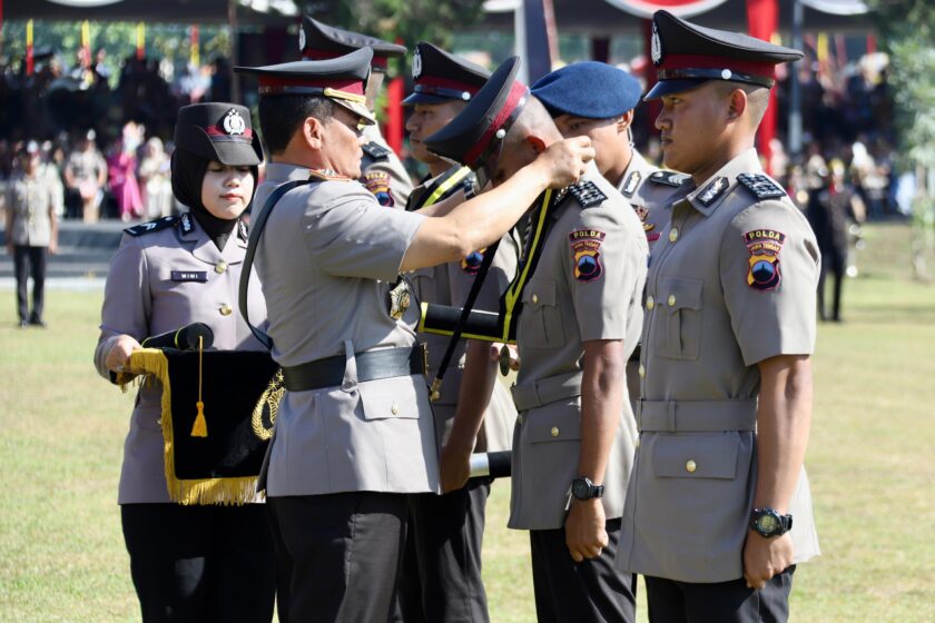 Penutupan Diktukba Polri Dipimpin Langsung Oleh Kapolda Jateng Di SPN Purwokerto; 726 siswa dilantik Menjadi Anggota Polri