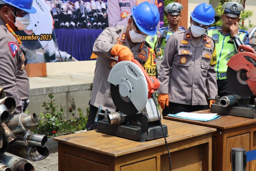 Polres Temanggung Musnahkan Knalpot Bronk Hasil Penindakan Selama Tahun 2023 Sejumlah 19.821 Buah.