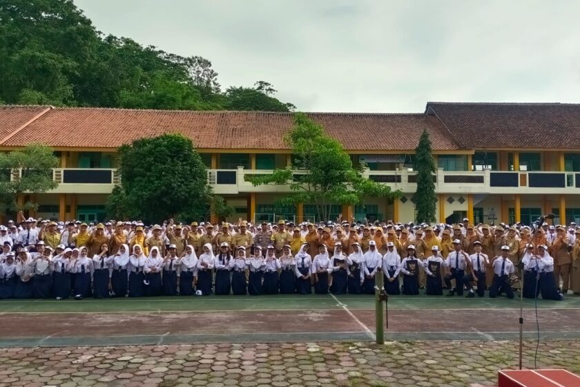 Cegah Bullying, Kenakalan Remaja dan Penggunaan Knalpot Brong, Satbinmas Polres Temanggung Sosialisasi Ke SMPN 1 Temanggung