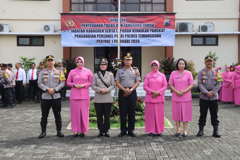 Kapolres Temanggung Pimpin Upacara Penyerahan Tugas dan Tanggung Jawab Jabatan Kabagren Serta Kenaikan Pangkat Pengabdian Satu Personel Polri