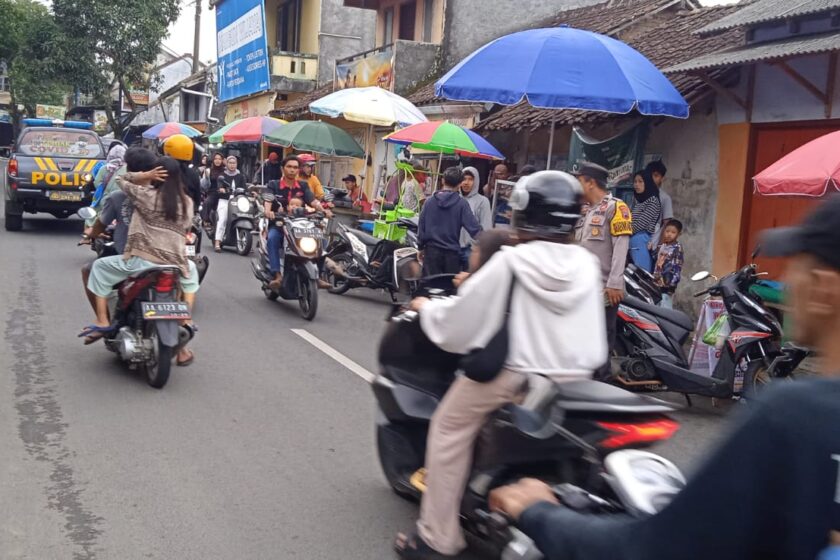 Antisipasi Peredaran Uang Palsu Menjelang Lebaran, Sat Samapta Polres Temanggung Aktif Sosialisasi Dan Patroli Ke Pasar Tradisional Serta Pusat Perbelanjaan