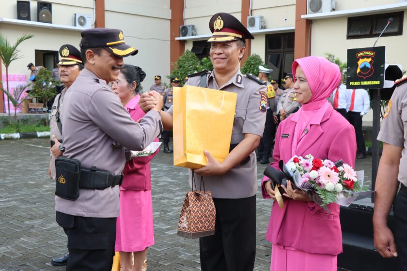 Memasuki Masa Pensiun, Kapolsek Bejen Dan Kedu Serahkan Tugas serta Tanggungjawab Kepada Kapolres Temanggung