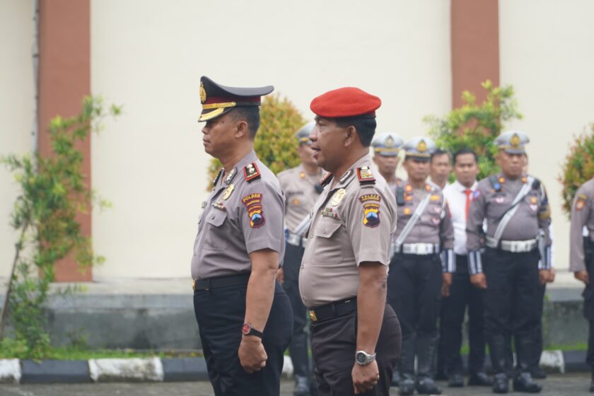 Menjelang Purna Tugas dan Dinas Tanpa Cacat, Dua Perwira Polisi Mendapatkan Penghargaan Pangkat Pengabdian