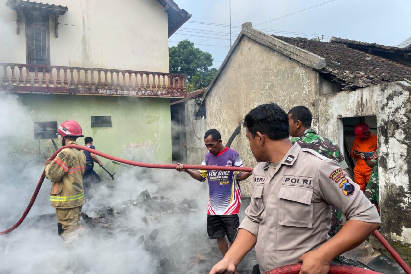 Konsleting Listrik, 1 Rumah Kosong Di Kedu Terbakar