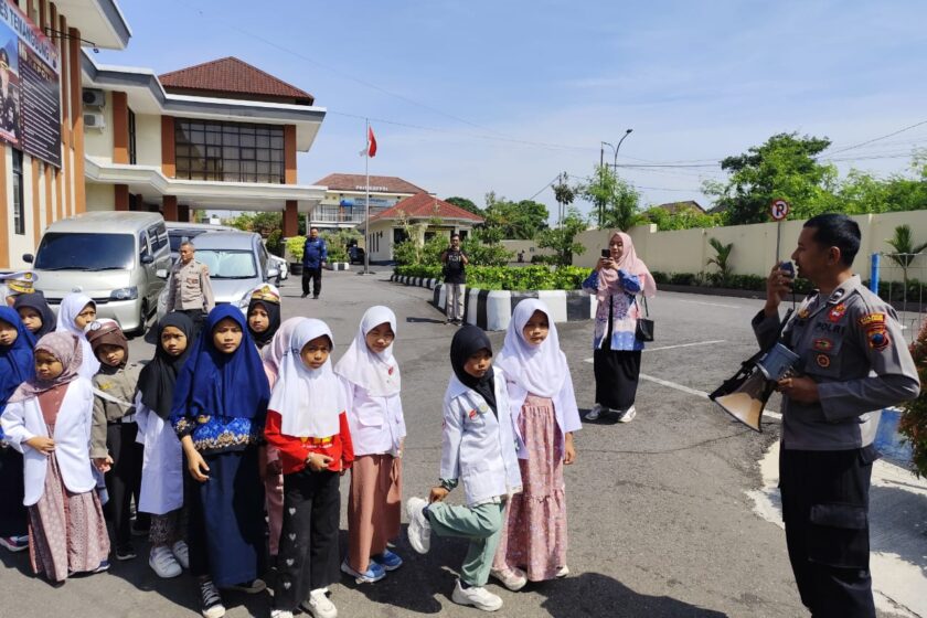 Cegah Bullyng Dan Mendukung Ops Zebra Candi 2024, Satbinmas Polres Temanggung Edukasi Siswa SD Alkautsar