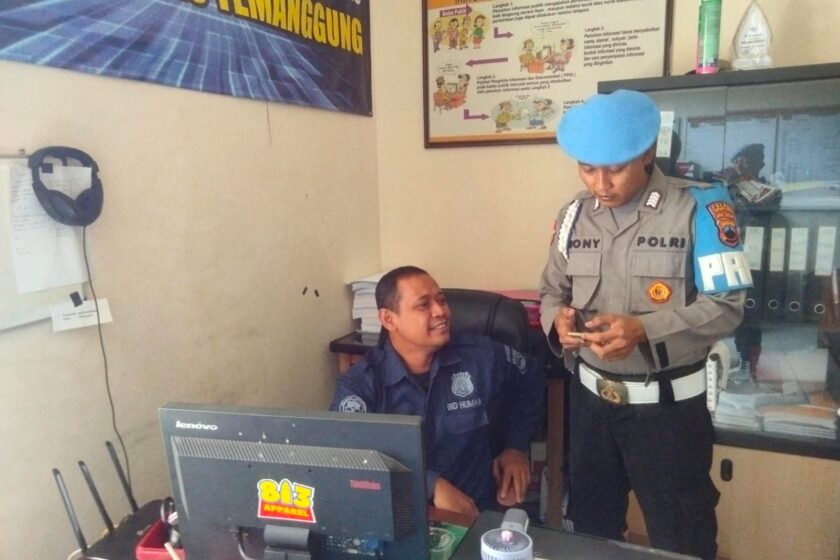 Cegah Judi Online, Sipropam Polres Temanggung Periksa HP Anggota