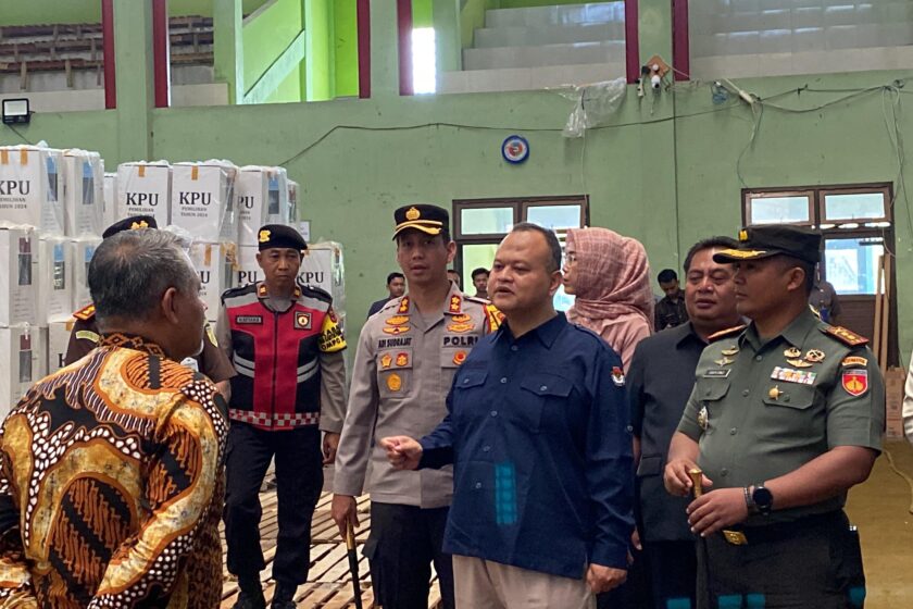 Pastikan Keamanan Dan Kesiapan Pilkada 2024, Kapolres Temanggung Bersama Forkompimda Tinjau Persiapan Logistik KPU