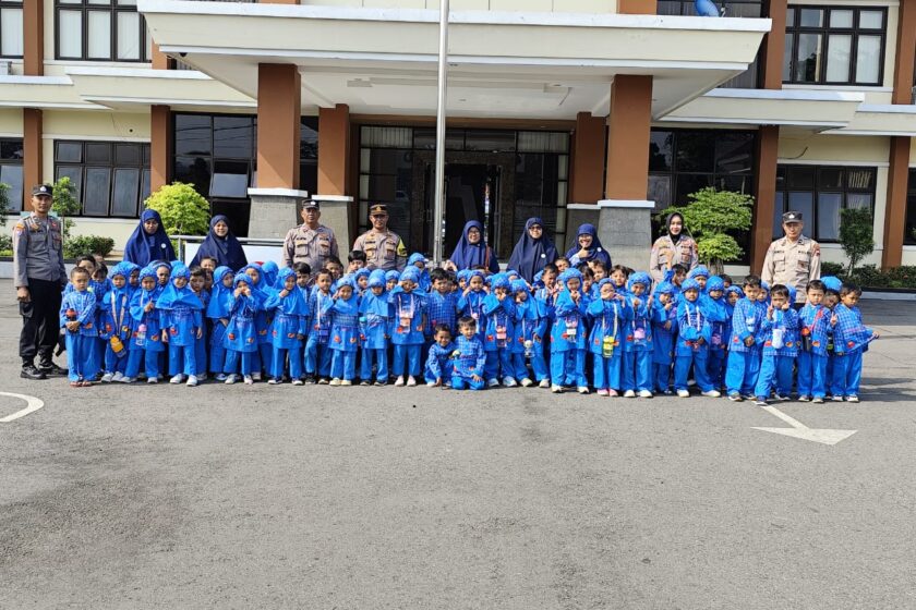 Polisi Sahabat Anak: Satbinmas Polres Temanggung Edukasi Disiplin dan Karakter Sejak Dini