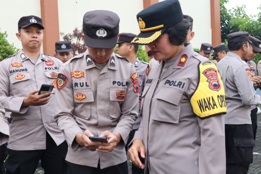 Cegah Pelanggaran Anggota Terkait Judi Online, Polres Temanggung Sidak Handphone Anggota