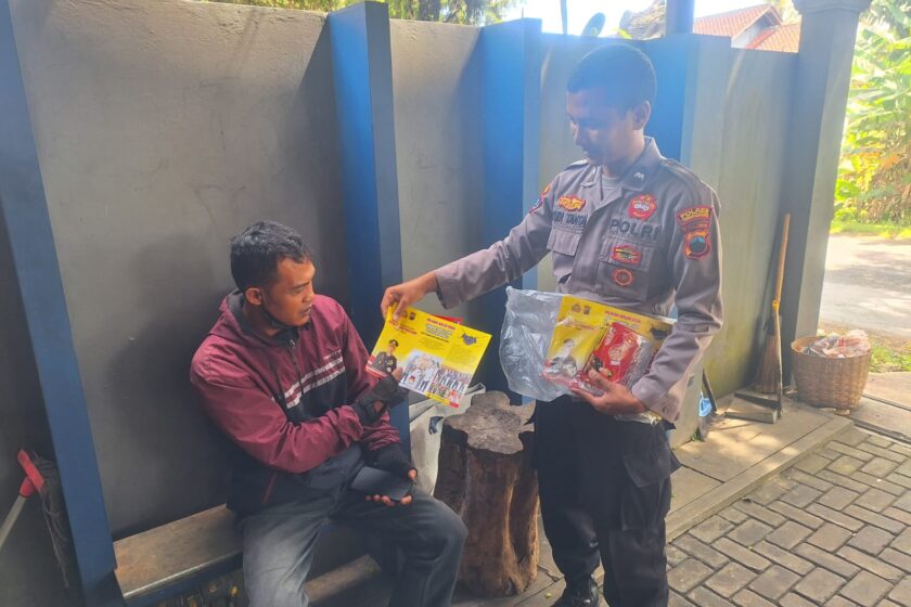 Satgas Binmas Polres Temanggung Sasar Pasar Ngadirejo, Sosialisasikan Anti-Premanisme dalam Operasi Aman Candi 2025