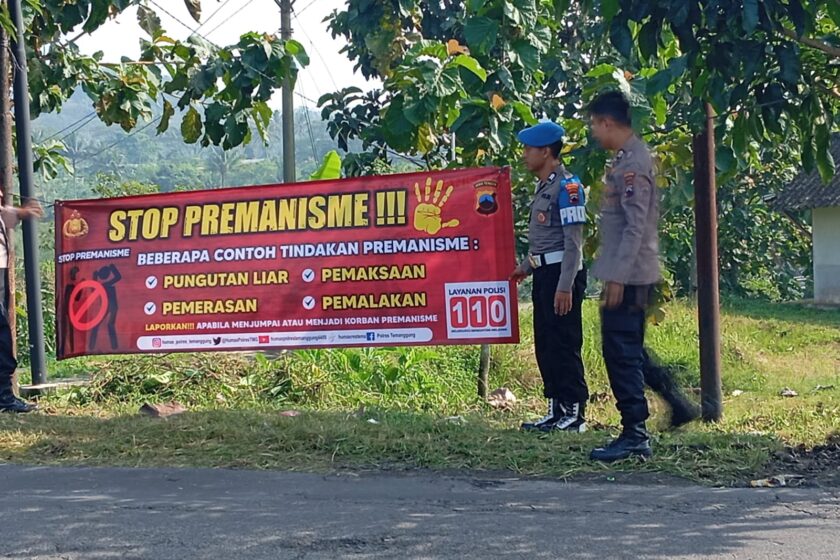 Satgas Binmas Polres Temanggung Pasang Banner Anti-Premanisme di Jalur Strategis Bejen dalam Operasi Aman Candi 2025