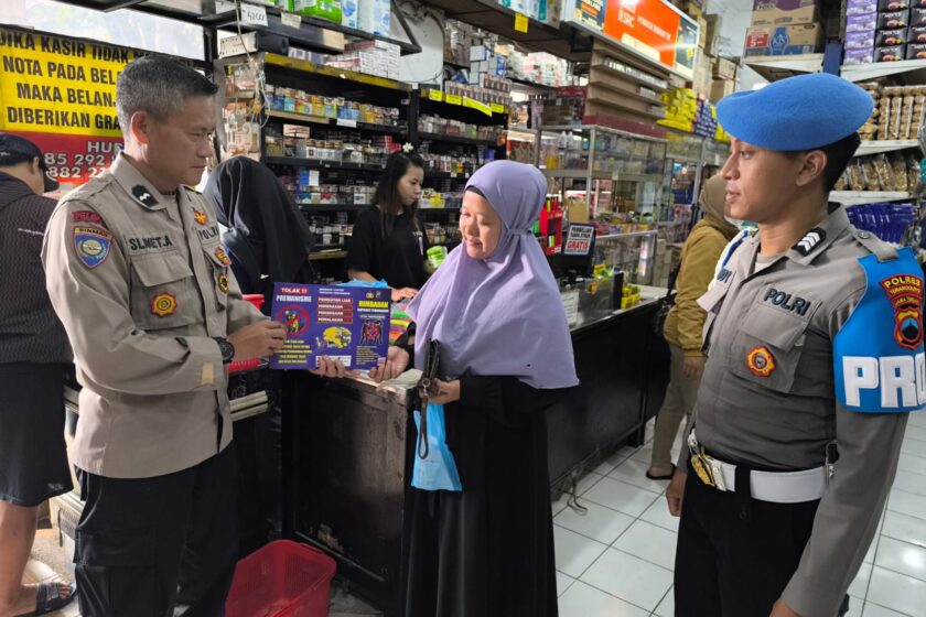 Satgas Binmas Polres Temanggung Sambangi Pusat Ekonomi Ngadirejo, Sosialisasikan Anti-Premanisme dalam Rangka Operasi Aman Candi 2025